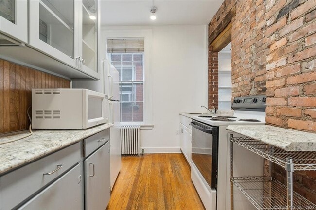 Building Photo - 239 Bradley St
