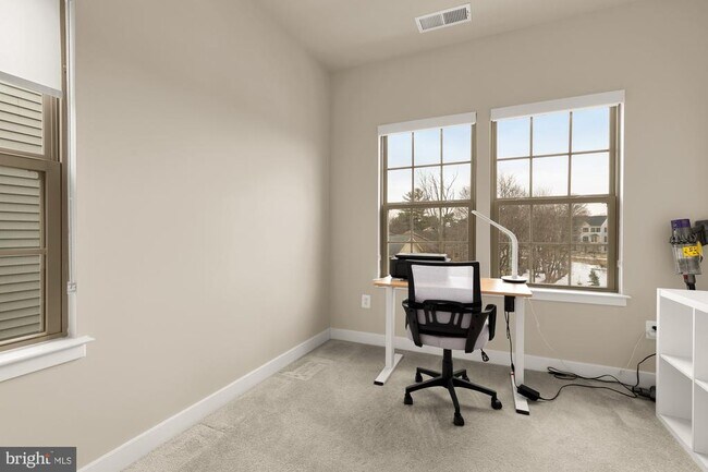 Building Photo - 9639 Tall Oaks Rd