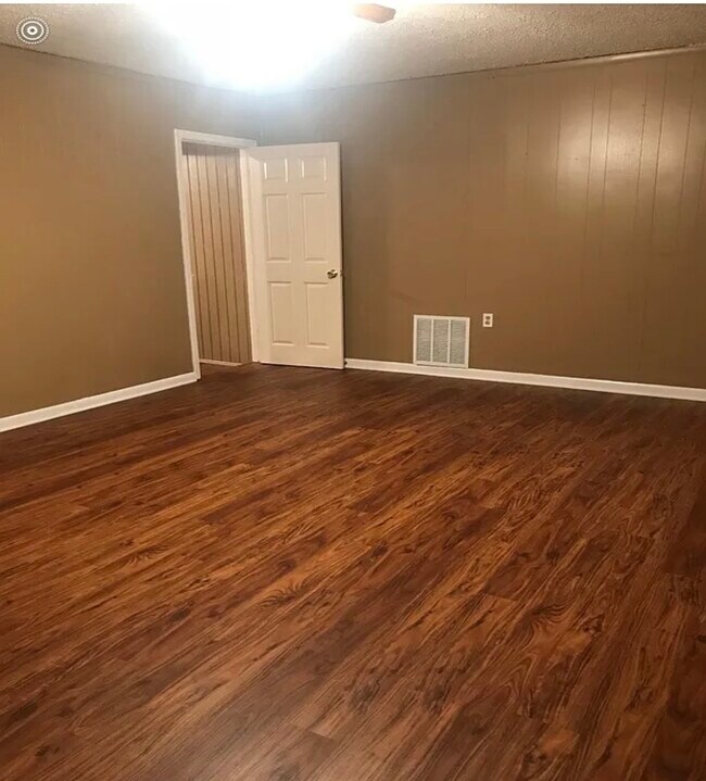 Building Photo - 185 Cavalier Ct