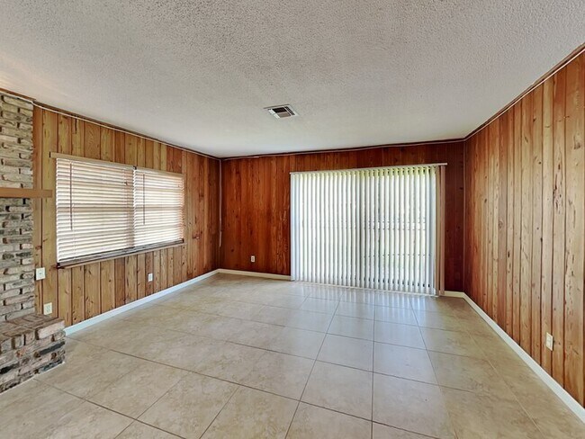 Building Photo - 2512 Sea Breeze Ct