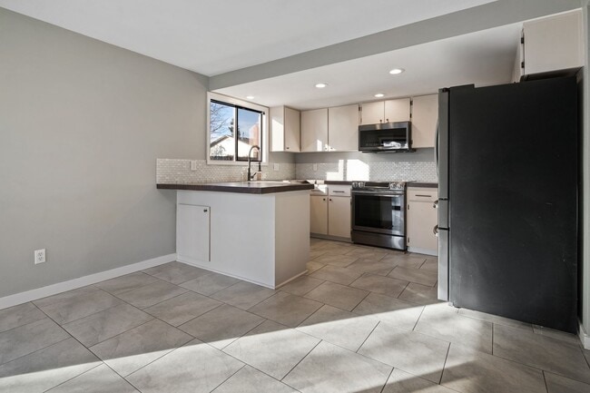 Building Photo - Ranch-Style 3 Bed / 2 Bath Single-Level Home in Hillsboro