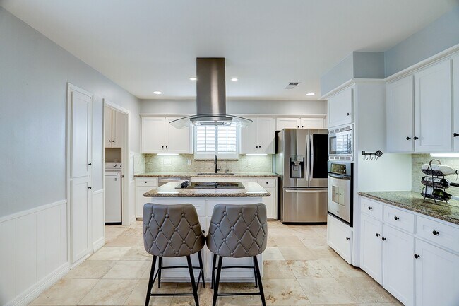 Building Photo - 12523 Briar Forest Dr