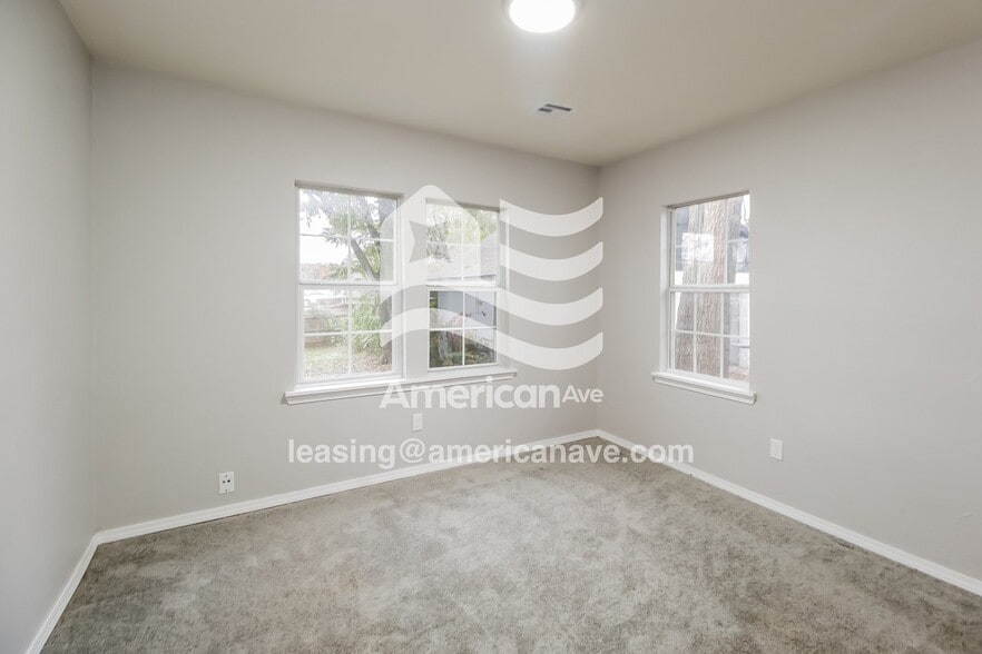 Building Photo - 2017 Miramar Blvd