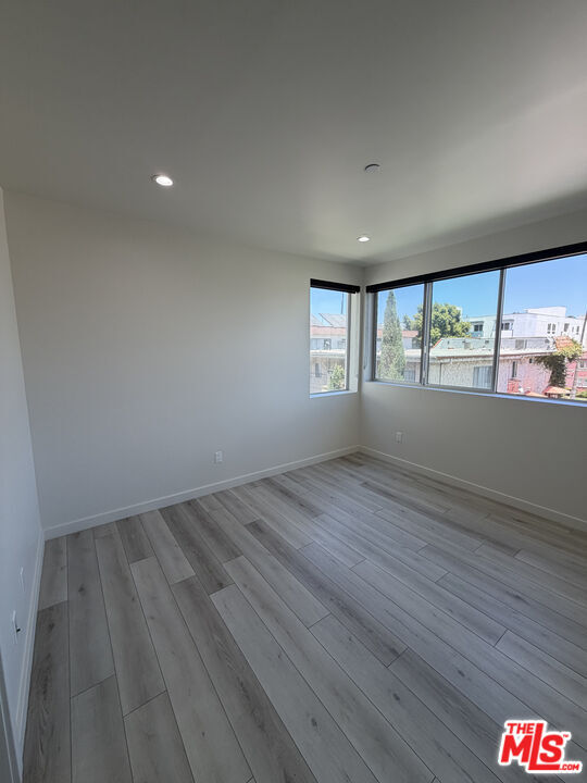 Building Photo - 124 S Croft Ave