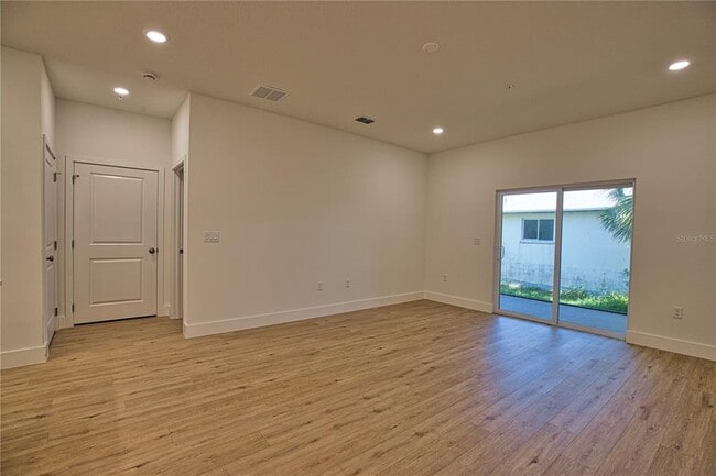 Building Photo - 289 Boundary Blvd