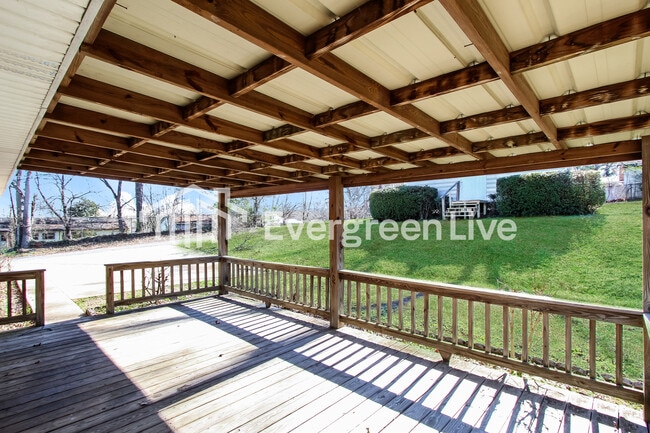 Building Photo - 820 Ridge Ln Dr