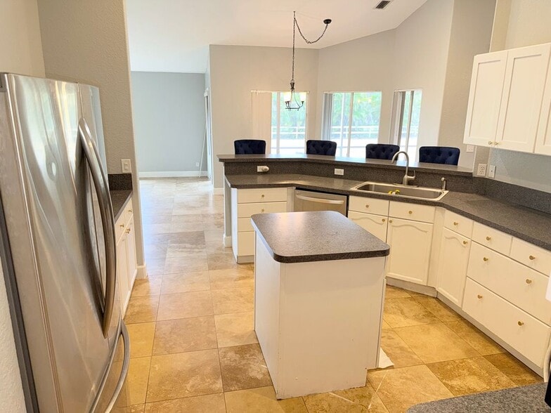 Building Photo - 7534 Coconut Blvd