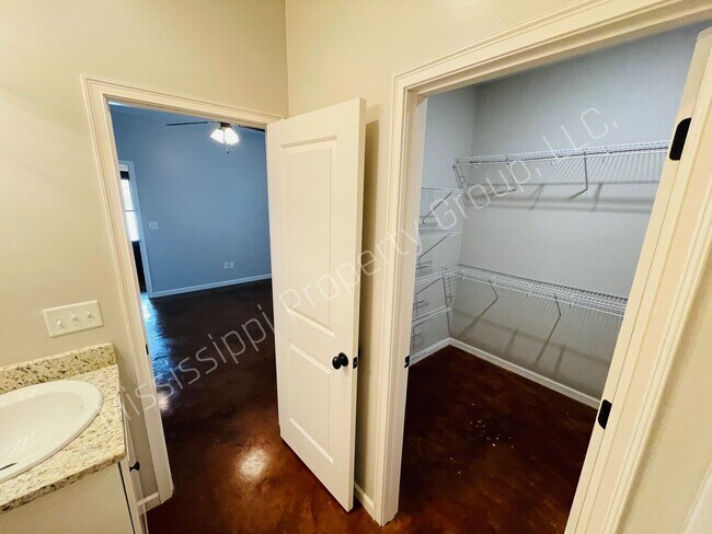 Building Photo - 3BR/3BA For Rent