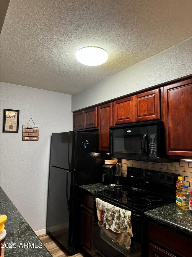 Building Photo - 5877 N Granite Reef Rd