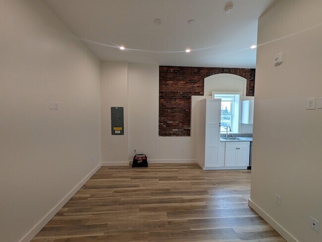 Building Photo - 22 S Main St