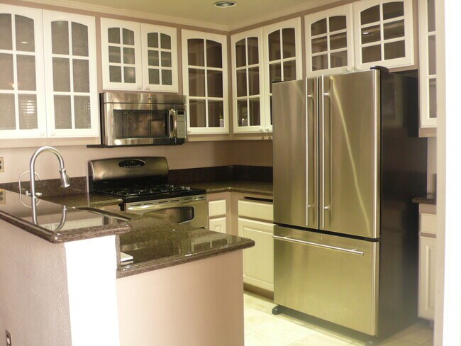 Building Photo - Gorgeous 3 Bed, 2.5 Bath Townhome In Rancho Del Rey - Chula Vista!