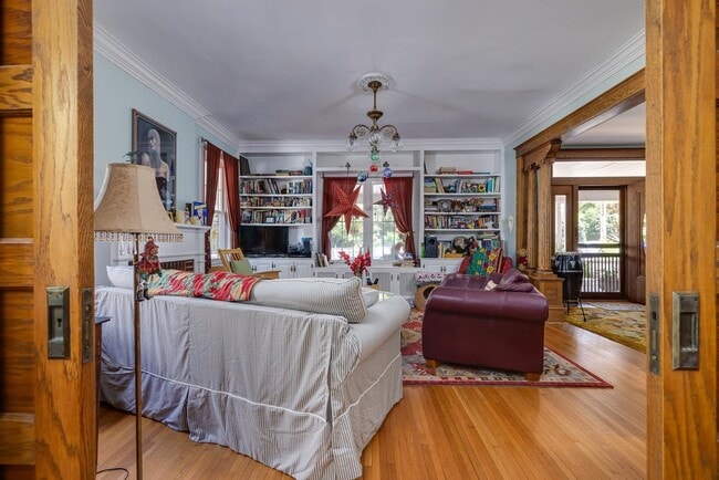 Building Photo - 289 Newman Ave