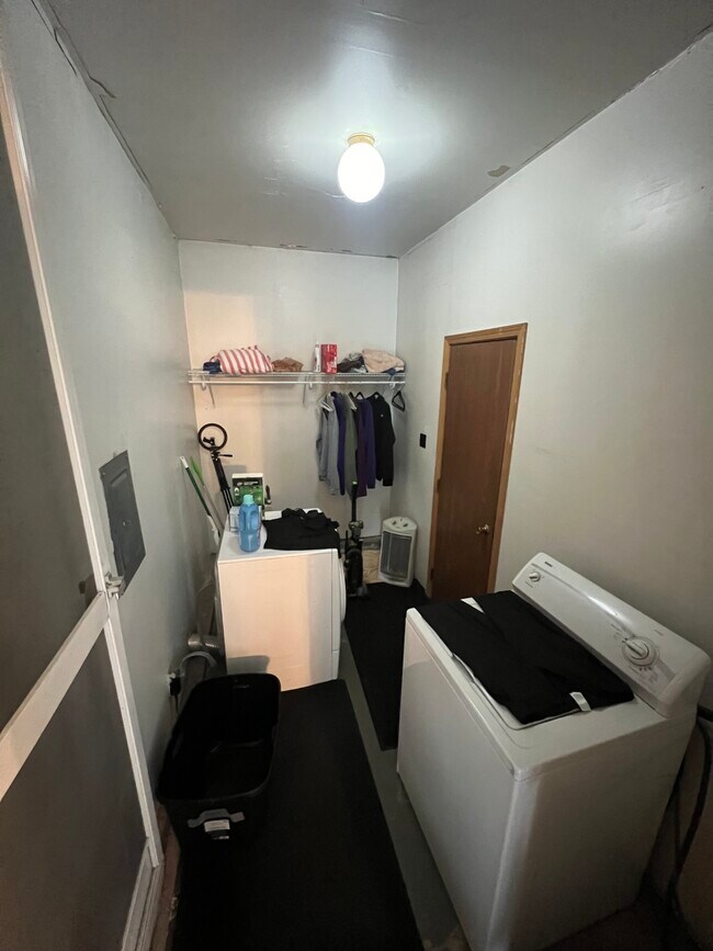 Building Photo - 775 Gerten Ave