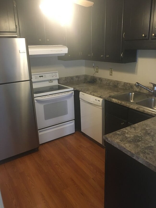 Building Photo - Nice 2/2 Home in West Rome $1095