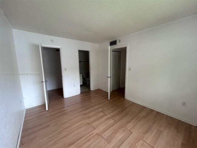 Building Photo - 7427 SW 152nd Ave