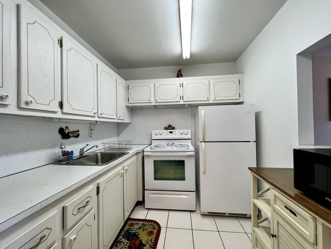 Building Photo - 79 Kingswood B