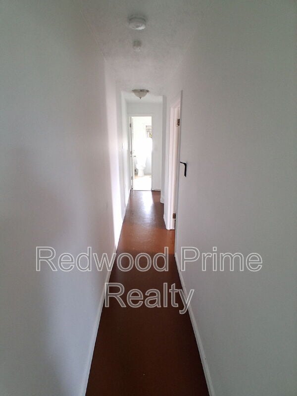 Building Photo - 534-536 Russell Ave