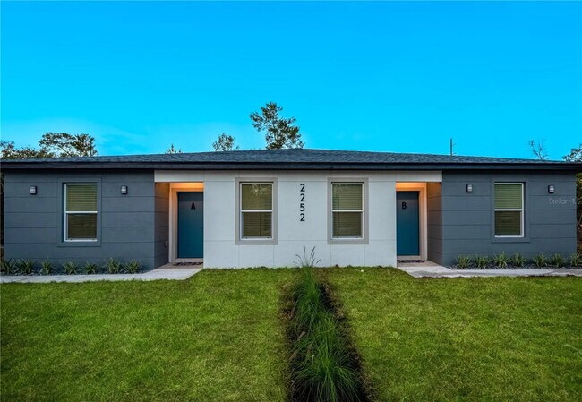 Building Photo - 2252 Fernwood St