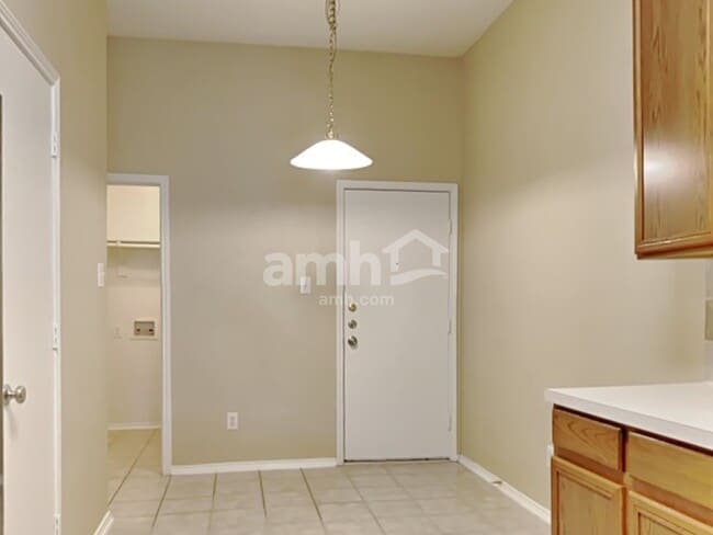 Building Photo - 3525 Beatriz Dr