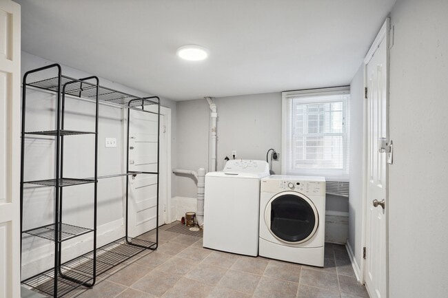 Building Photo - 940 N Carrollton Ave