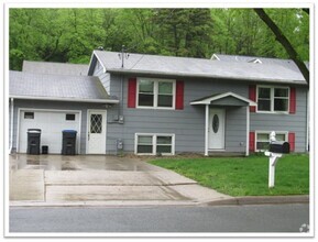 Building Photo - 214 James Ave