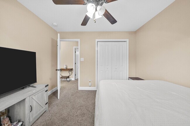 Building Photo - 667 Fox Hound Dr