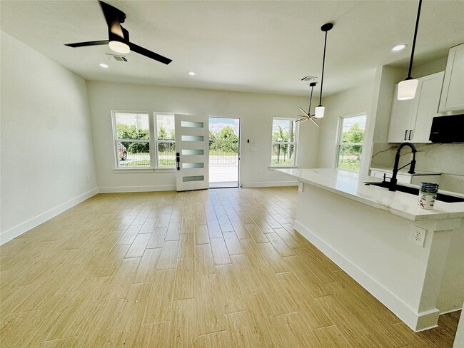 Building Photo - 5710 Delmack St