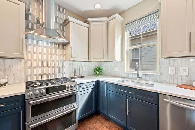 Building Photo - 742 Meadowlark Ln