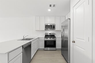 Building Photo - 214 Forest W St