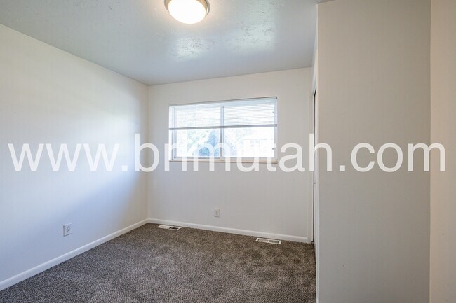 Building Photo - 5856 S 157 W