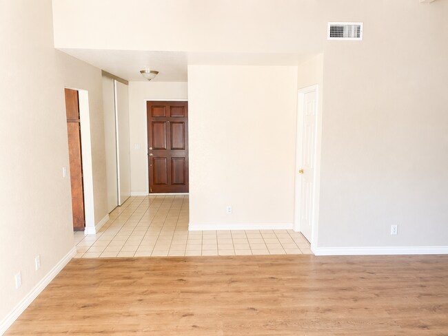 Building Photo - Beautiful Single-Story Home in the Desirable San Carlos Neighborhood