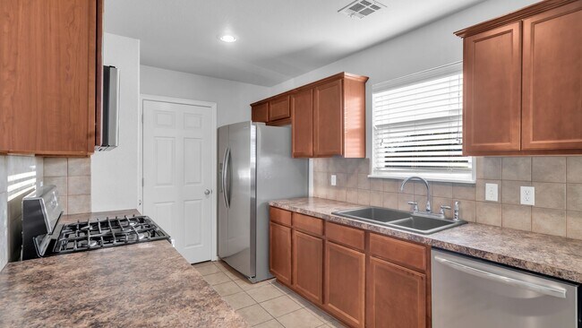 Building Photo - 3 Bed | 2 Bath in Owasso!