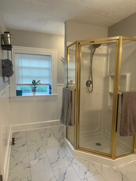Bathroom - 14 Central St