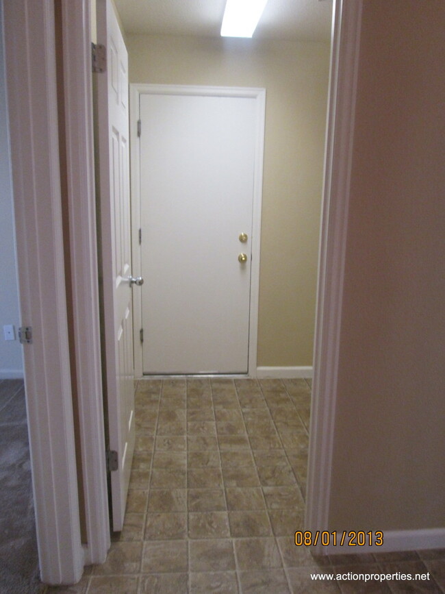 Building Photo - Rocklin Single Story Great Room 3 Bedroom 3 Car Large Yard Gardner