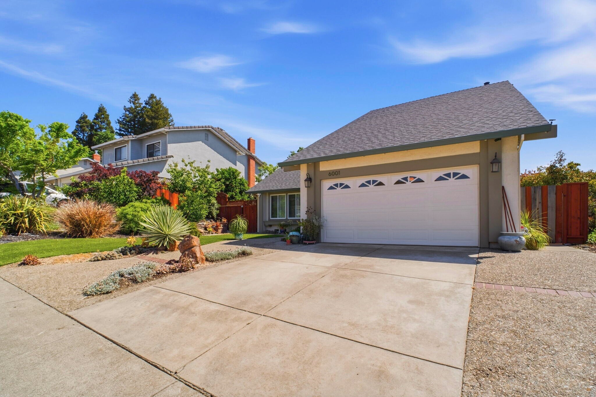 Building Photo - 6001 Castlebrook Dr