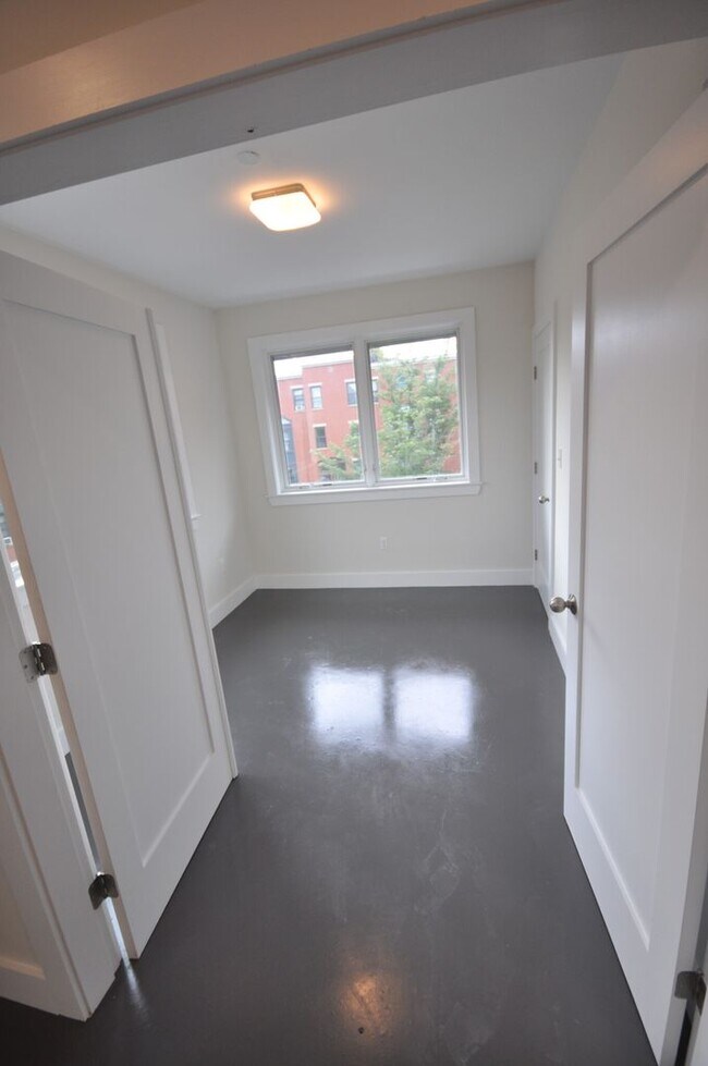 Building Photo - 2 Bedroom