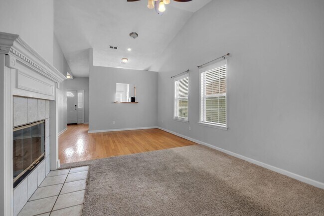 Building Photo - 944 Saddle Creek Run