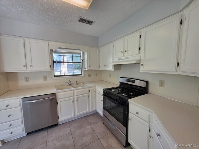 Building Photo - 6225 Whitewater Ct