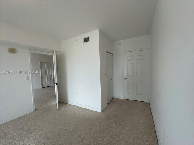 Building Photo - 1755 E Hallandale Beach Blvd