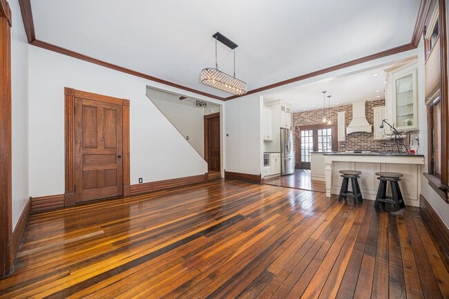 Building Photo - 357 Jackson St