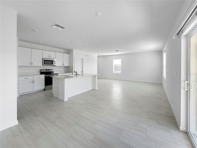 Building Photo - 17600 Shirewood Wy