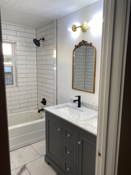 Building Photo - 2418 22nd St