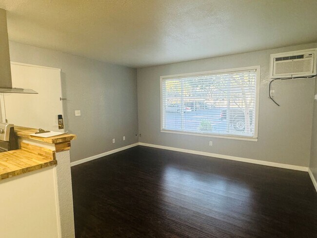 Building Photo - One Bedroom Condo In Fairway West Condominiums