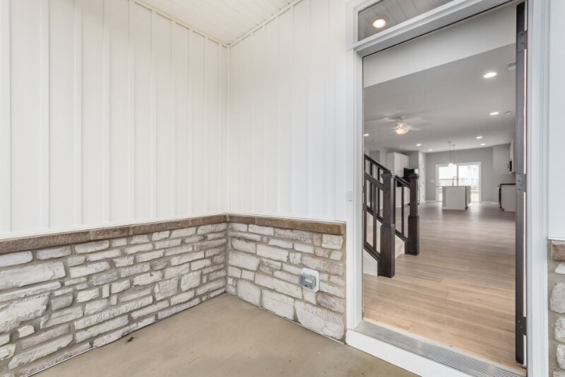 Building Photo - 6073 Miranda Ln