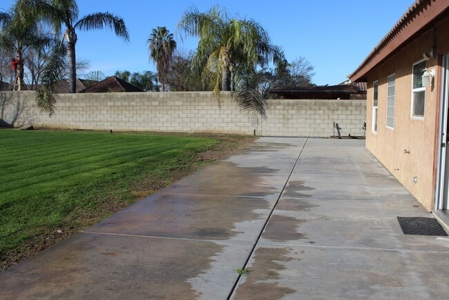 Building Photo - Large Home for Rent Bakersfield, CA