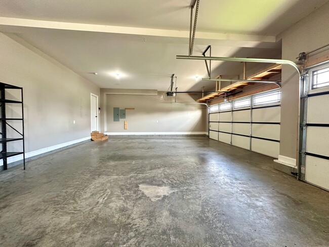 Building Photo - 1040 Harrison Way