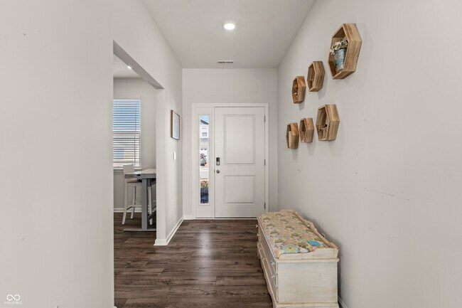 Building Photo - 1399 Hat Band St