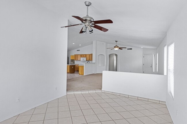 Building Photo - Beautiful Large 3 Bedroom home in Parkwood...