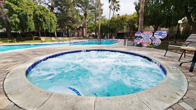 Building Photo - 2 Bed and 2 full Bathrooms Condo for Rent