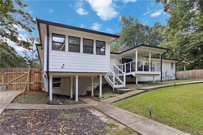 Building Photo - 2327 Young Rd